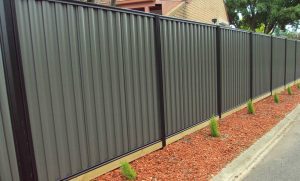 How to maintain a metal fence